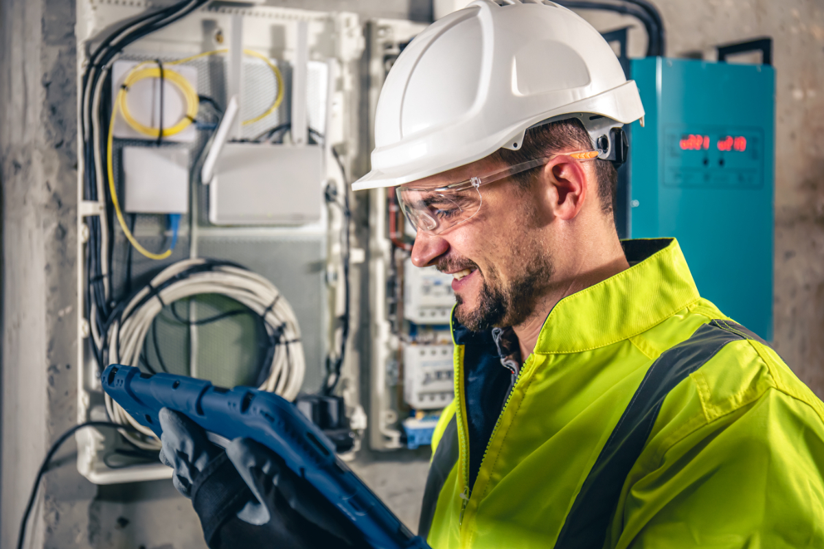 EXPERIENCED ELECTRICIANS WIGAN